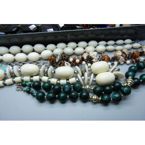 933 - Bead necklets