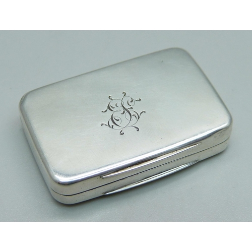 943 - A George III silver vinaigrette with unusual grille, Birmingham 1805, William Boot, 41mm wide