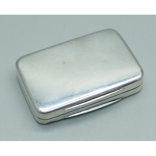 943 - A George III silver vinaigrette with unusual grille, Birmingham 1805, William Boot, 41mm wide