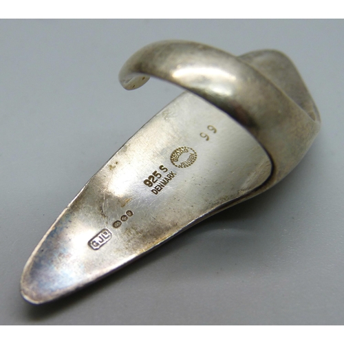948 - A silver Georg Jensen ring, 99, with box, size I/J