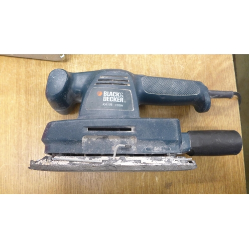 2006 - 6 Assorted power tools- black and decker 600w angle grinder, two black and decker sanders, Parkside ... 