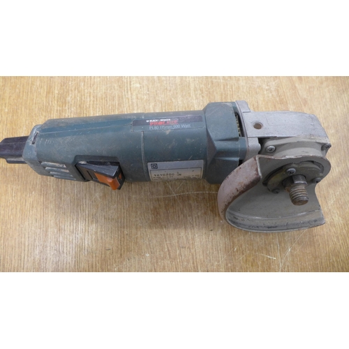 2006 - 6 Assorted power tools- black and decker 600w angle grinder, two black and decker sanders, Parkside ... 