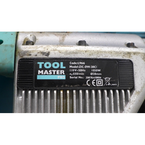 2015 - A Toolmaster pro L966 110v breaker drill in case W