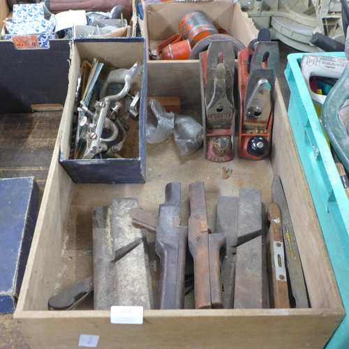 2018 - Vintage tools including a Record No.050 plane and I-sorby plane, planes and vintage block planes