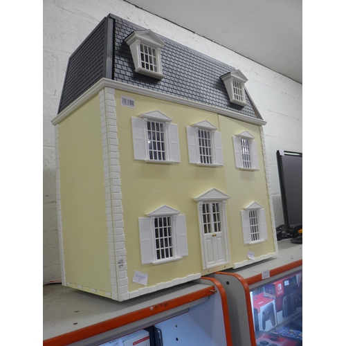 2096 - A town house style plastic doll's house