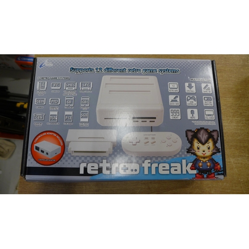 2104 - A Retro Freak gaming console - supports 12 retro gaming systems - in box