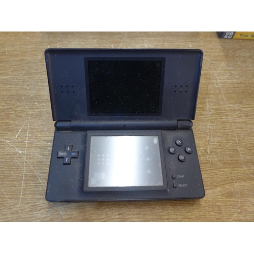 2108 - A Nintendo DS Lite with some PC games and a Boogie Board jotter