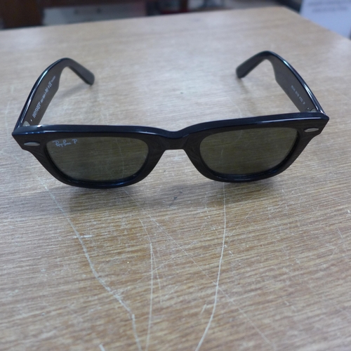 2130 - A pair of polarised Rayban Wayfarer sunglasses