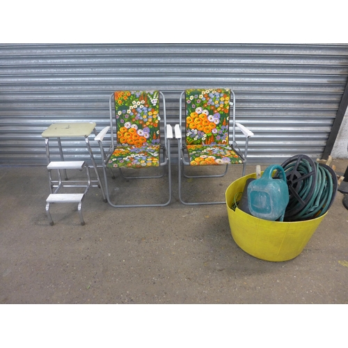 2259 - 2 Vintage deck chairs and a step stool with a bucket of garden tools