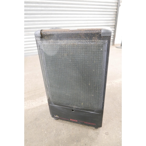 2333 - A Bosch Helios double safety sysytem gas heater and a nearly full gas bottle