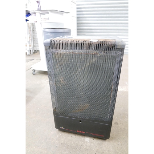 2334 - A Bosch Helios double safety system gas heater and two gas bottles