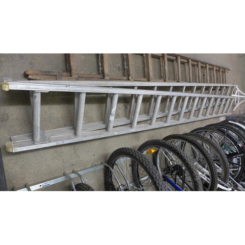 2197 - A set of 14-rung aluminium double extension ladders