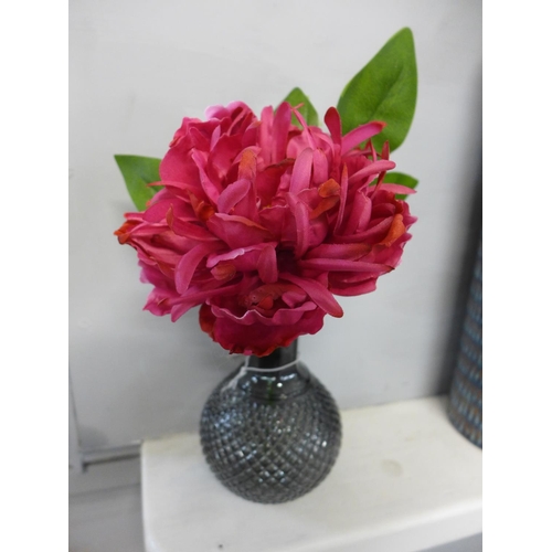 1313 - An artificial pink Peony in a ball vase, H 23cms (50328001)   #