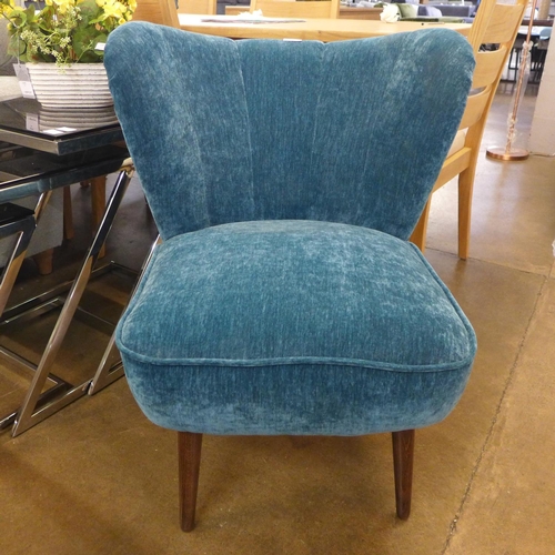 1323 - A turquoise velvet upholstered shell back side chair