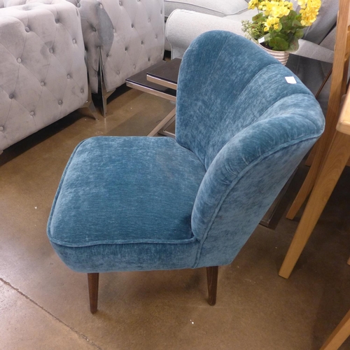 1323 - A turquoise velvet upholstered shell back side chair