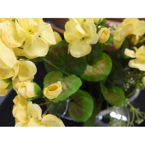 1325 - An oval pot with a display of yellow faux Geranium, H 30cms (50563209)   #