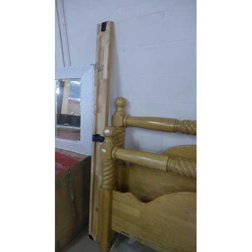 1539 - A hardwood kingsize bed frame