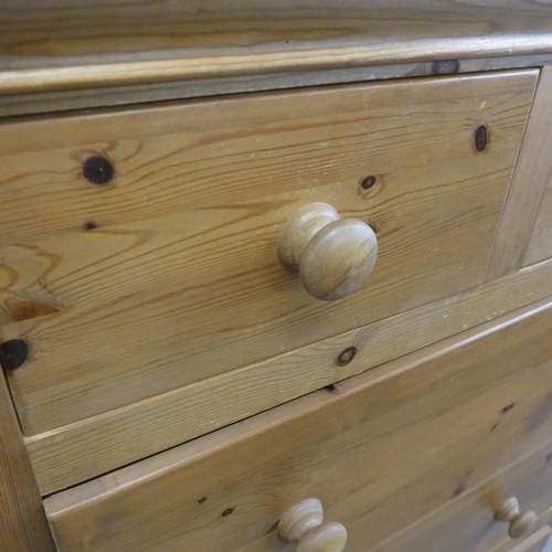 1621 - A pine chest of five drawers