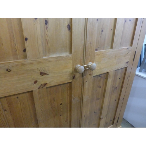 1622 - A pine double wardrobe