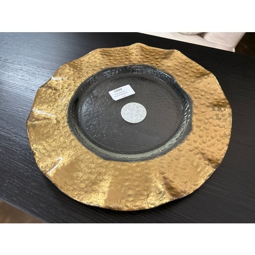 1409 - A clear and gold glass decorative plate