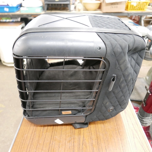 2356 - 4-Pups - Caree in-car dog cage with seat belt attachment