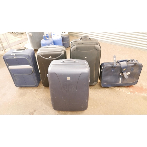 2401 - Five luggage cases