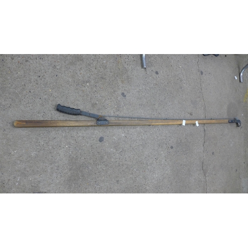 2440 - A Vintage long reach loppers