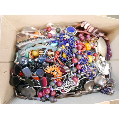 2128 - A box of statement necklets