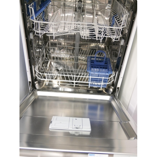 2180 - An Indesit dishwasher - very little use