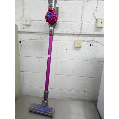 2185 - A Dyson V7 cordless stick vacuum cleaner