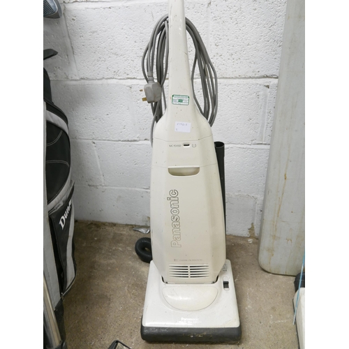 2191 - A Panasonic MC-E450 wall to wall cleaning vacuum cleaner