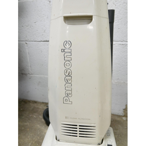 2191 - A Panasonic MC-E450 wall to wall cleaning vacuum cleaner