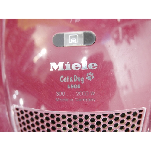 2192 - Miele Cat & Dog 6000 300 2000w - W