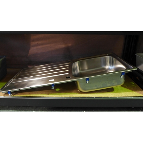 3372 - Metal Sink with Drainer (416-138) * This lot is subject to VAT