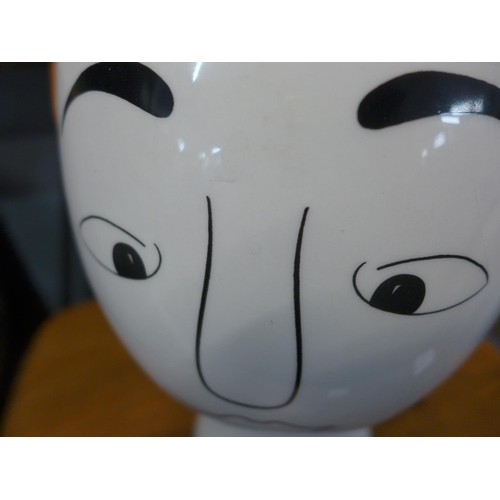 1429 - A ceramic Doodleman face vase, H 32cms (FPC14)   #