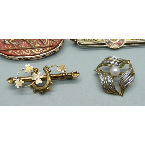 1011 - Two 9ct gold bar brooches with horseshoe designs, a 9ct gold and opal doublet set bar brooch, a 9ct ... 