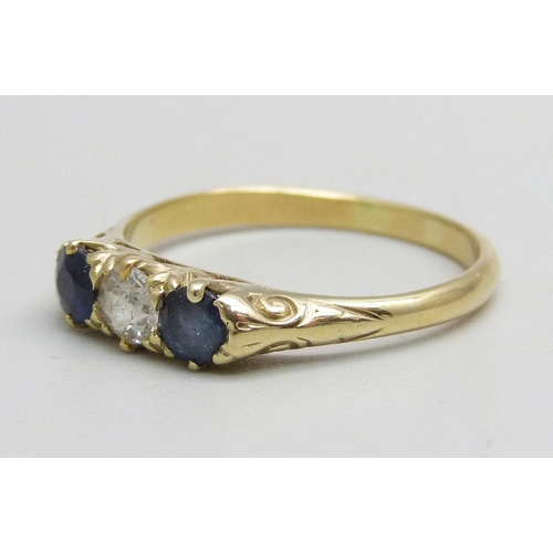 1021 - An 18ct gold, sapphire and diamond trilogy ring set with a central diamond and two sapphires, 2.5g, ... 