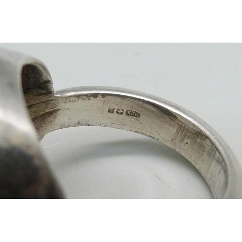 1028 - A large silver stone set ring with import mark, 2x2 cm stone, 13.3g