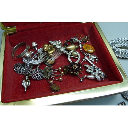 1029 - A Georgian buckle and a collection of Victorian and later jewellery including marcasite and paste se... 