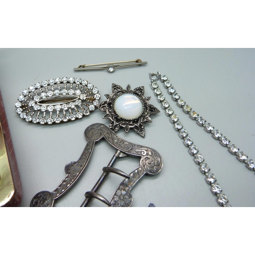 1029 - A Georgian buckle and a collection of Victorian and later jewellery including marcasite and paste se... 