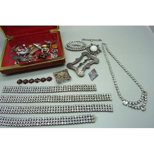 1029 - A Georgian buckle and a collection of Victorian and later jewellery including marcasite and paste se... 