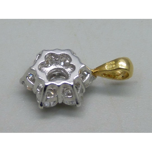 1041 - An 18ct gold and diamond cluster pendant, 1.6g, 1.6cm length