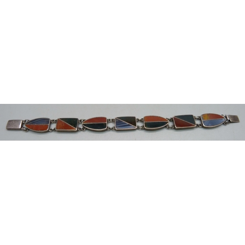 1042 - A silver and agate set panel bracelet, 17.5cm, 16.8g