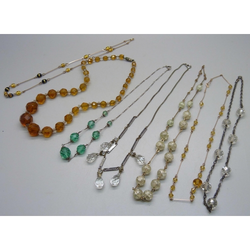 1046 - Seven vintage necklets