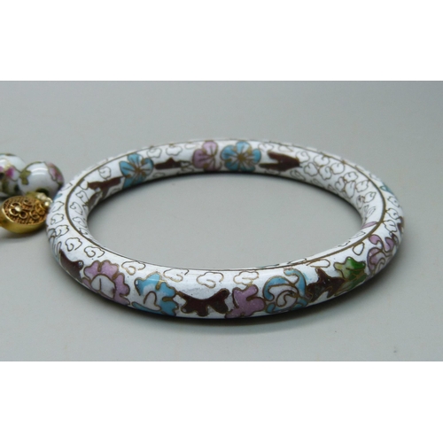 1047 - A cloisonne bead necklace and a bangle