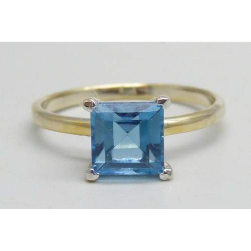 1068 - A silver gilt ring set with a square cut blue topaz, S