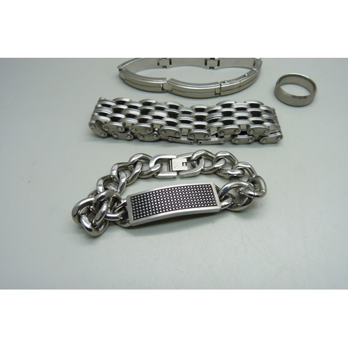 1074 - Three gentleman's stainless steel bracelets and two rings