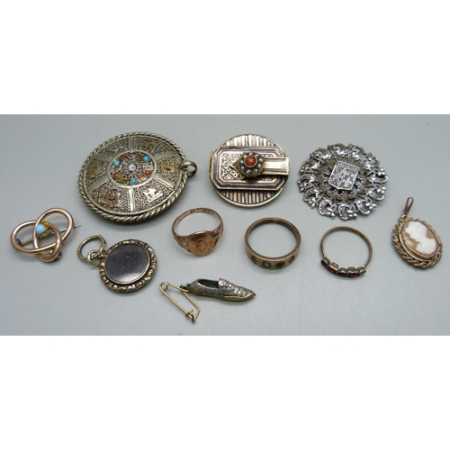 1079 - A collection of vintage jewellery including a locket brooch, two paste set rings, a/f, pendants etc.