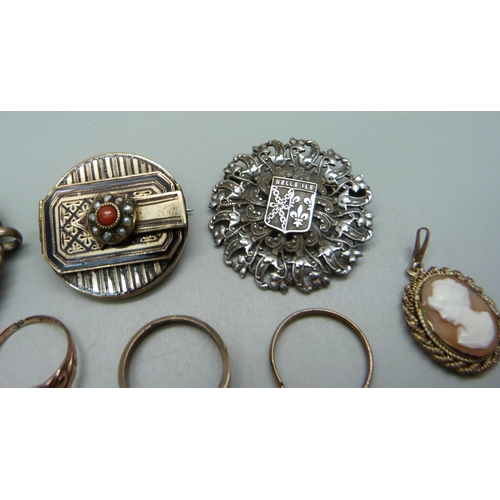 1079 - A collection of vintage jewellery including a locket brooch, two paste set rings, a/f, pendants etc.