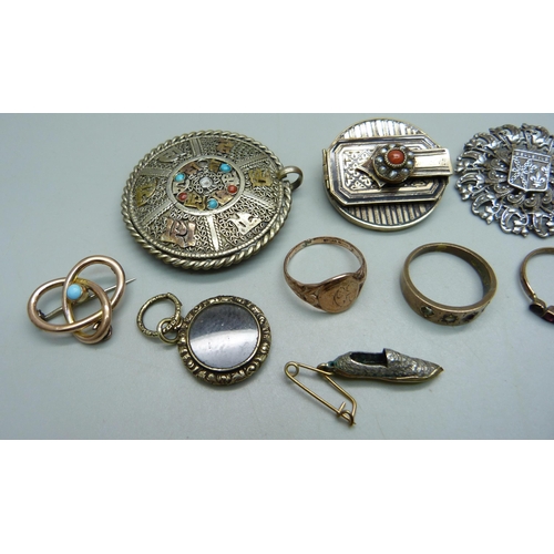 1079 - A collection of vintage jewellery including a locket brooch, two paste set rings, a/f, pendants etc.